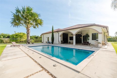 Купить виллу или дом в Хомстед, Флорида 5 комнат, 313.73м2, № 2032528 - фото 2