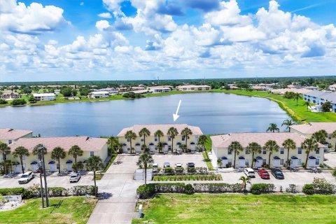 Adosado en venta en Punta Gorda, Florida, 2 dormitorios, 100.15 m2 № 1796152 - foto 1
