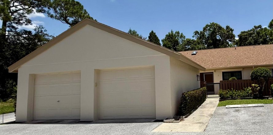 Condo à Palm City, Floride, 2 chambres  № 2405848