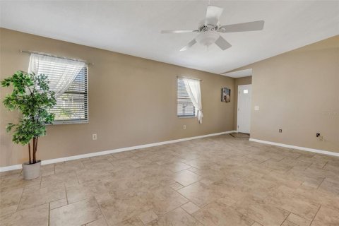 Villa ou maison à vendre à Lakeland, Floride: 2 chambres, 110.83 m2 № 1913441 - photo 2