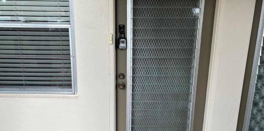 Condo in Coconut Creek, Florida, 2 bedrooms  № 965913
