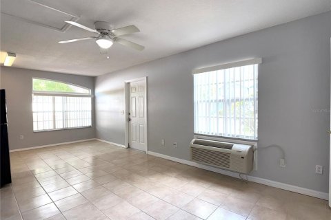 Touwnhouse à louer à Davenport, Floride: 44.13 m2 № 2403460 - photo 2