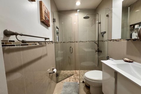 House in Hialeah Gardens, Florida 3 bedrooms, 144 sq.m. № 1878429 - photo 7
