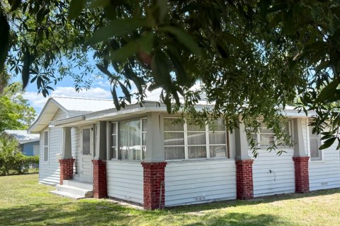 House in Okeechobee, Florida 2 bedrooms, 125.23 sq.m. № 2175568 - photo 12