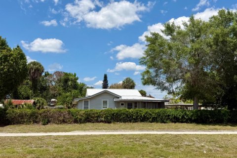 House in Okeechobee, Florida 2 bedrooms, 125.23 sq.m. № 2175568 - photo 3