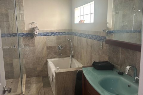 Casa en venta en Hollywood, Florida, 3 dormitorios, 217.95 m2 № 1972321 - foto 21