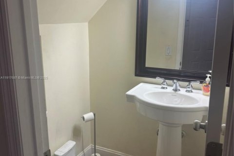 Casa en venta en Hollywood, Florida, 3 dormitorios, 217.95 m2 № 1972321 - foto 15