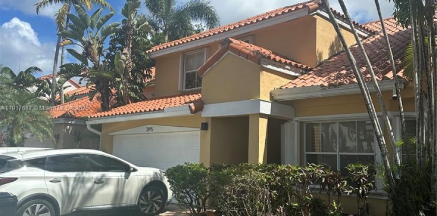 Casa en Hollywood, Florida 3 dormitorios, 217.95 m2 № 1972321