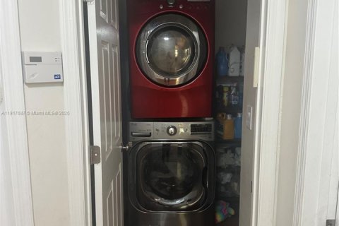 Casa en venta en Hollywood, Florida, 3 dormitorios, 217.95 m2 № 1972321 - foto 26