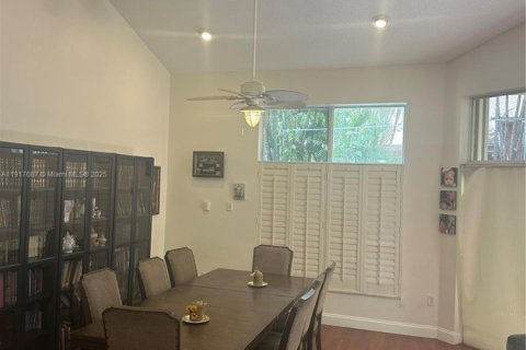 Casa en venta en Hollywood, Florida, 3 dormitorios, 217.95 m2 № 1972321 - foto 3