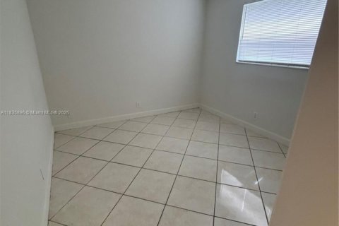 Casa en alquiler en Fort Lauderdale, Florida, 4 dormitorios, 197.97 m2 № 1962547 - foto 3