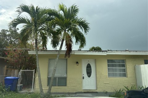 Casa en alquiler en Fort Lauderdale, Florida, 4 dormitorios, 197.97 m2 № 1962547 - foto 1