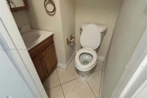 Casa en alquiler en Fort Lauderdale, Florida, 4 dormitorios, 197.97 m2 № 1962547 - foto 7