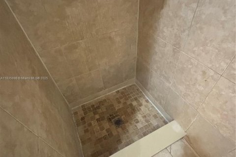 Casa en alquiler en Fort Lauderdale, Florida, 4 dormitorios, 197.97 m2 № 1962547 - foto 6