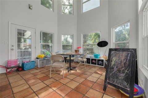 House in Saint Petersburg, Florida 6 bedrooms, 377.37 sq.m. № 2393808 - photo 14