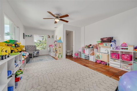 House in Saint Petersburg, Florida 6 bedrooms, 377.37 sq.m. № 2393808 - photo 15