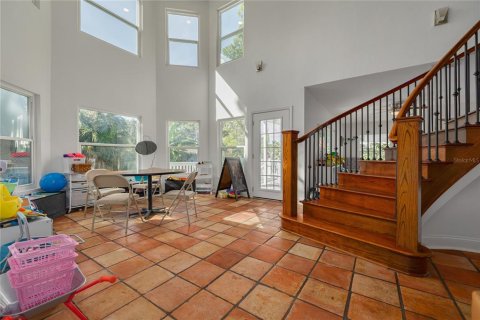 House in Saint Petersburg, Florida 6 bedrooms, 377.37 sq.m. № 2393808 - photo 13