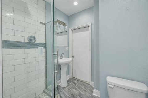 House in Saint Petersburg, Florida 6 bedrooms, 377.37 sq.m. № 2393808 - photo 27