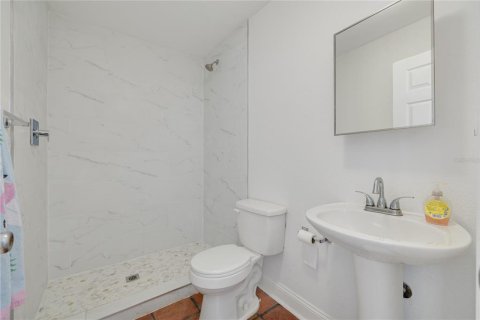 House in Saint Petersburg, Florida 6 bedrooms, 377.37 sq.m. № 2393808 - photo 17