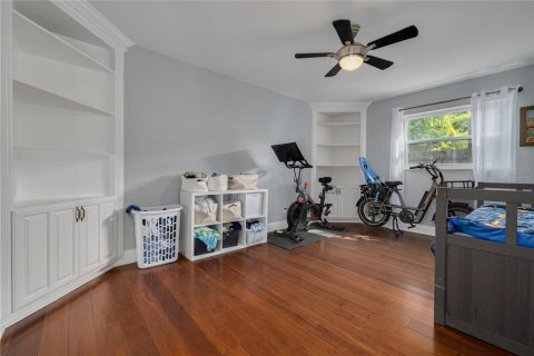 House in Saint Petersburg, Florida 6 bedrooms, 377.37 sq.m. № 2393808 - photo 28
