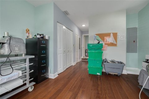 House in Saint Petersburg, Florida 6 bedrooms, 377.37 sq.m. № 2393808 - photo 26
