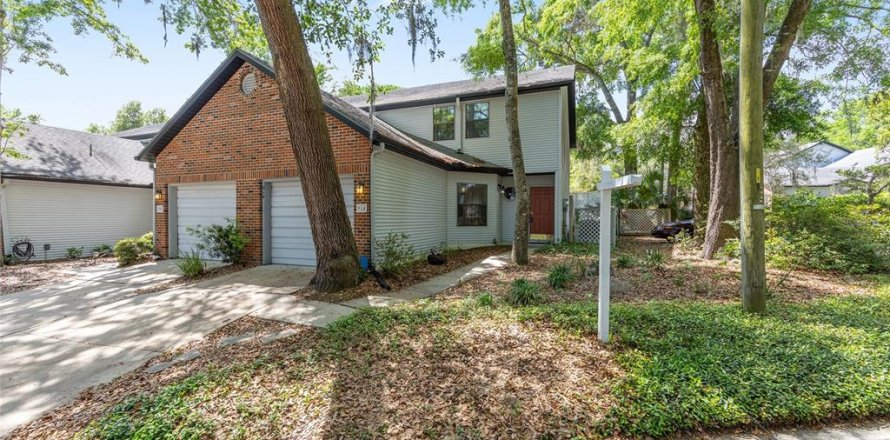 Townhouse in Gainesville, Florida 3 bedrooms, 151.99 sq.m. № 1734335