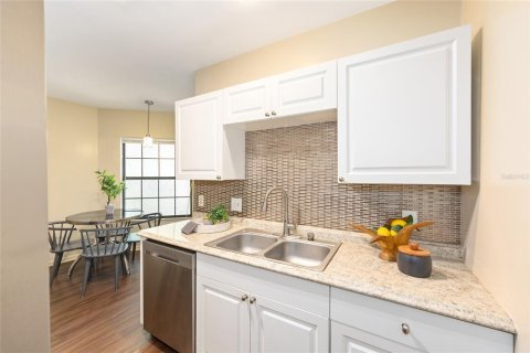 Townhouse in Gainesville, Florida 3 bedrooms, 151.99 sq.m. № 1734335 - photo 11