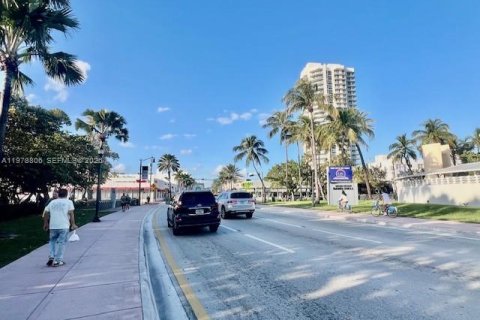 Commercial property in Miami Beach, Florida № 2043063 - photo 2