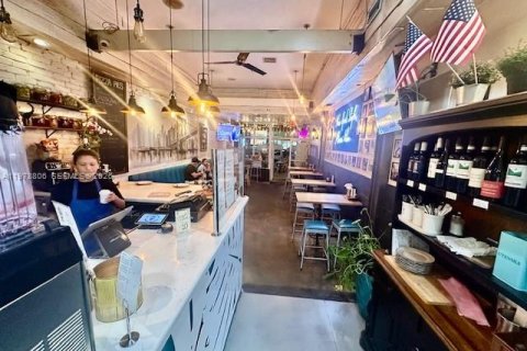 Commercial property in Miami Beach, Florida № 2043063 - photo 9