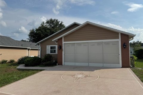 House in Zephyrhills, Florida 2 bedrooms, 131.64 sq.m. № 2317415