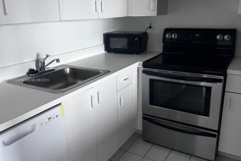 Condo in Aventura, Florida, 1 bedroom  № 1948806 - photo 2