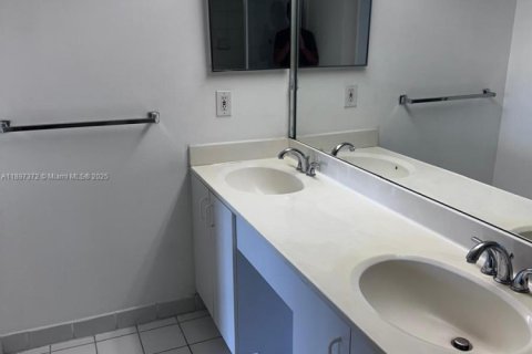 Condo in Aventura, Florida, 1 bedroom  № 1948806 - photo 12