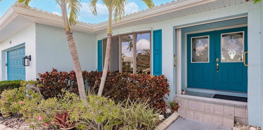 Casa en Punta Gorda, Florida 3 dormitorios, 215.35 m2 № 1574660