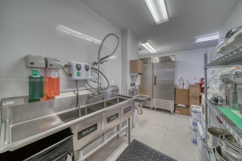 Propiedad comercial en venta en Fort Lauderdale, Florida № 1842403 - foto 8