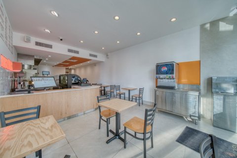 Propiedad comercial en venta en Fort Lauderdale, Florida № 1842403 - foto 2