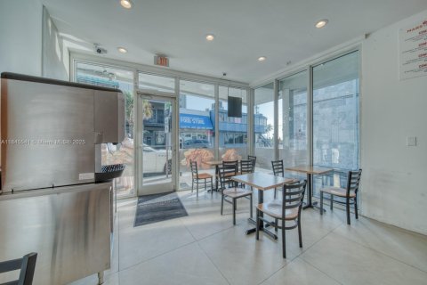 Propiedad comercial en venta en Fort Lauderdale, Florida № 1842403 - foto 11