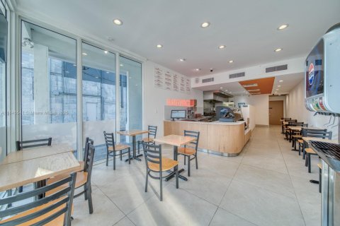Propiedad comercial en venta en Fort Lauderdale, Florida № 1842403 - foto 3