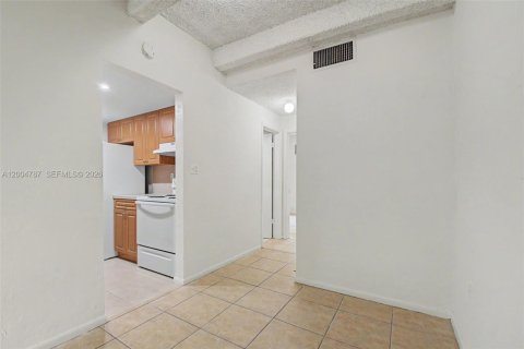 Apartment in South Miami, Florida 1 bedroom, 58.06 sq.m. № 2068195 - photo 4