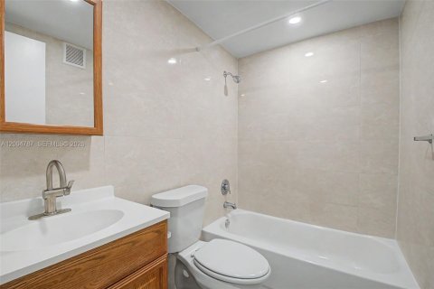 Apartment in South Miami, Florida 1 bedroom, 58.06 sq.m. № 2068195 - photo 5