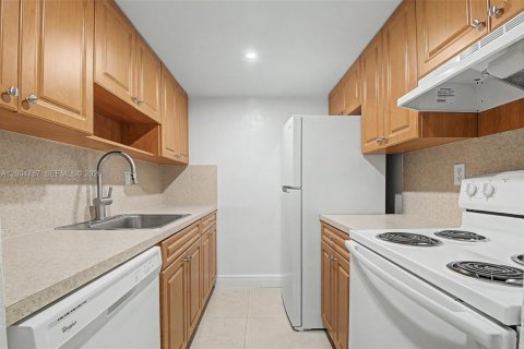 Apartment in South Miami, Florida 1 bedroom, 58.06 sq.m. № 2068195 - photo 3