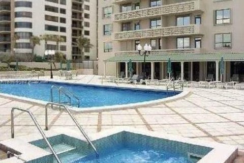 Condominio en alquiler en Bal Harbour, Florida, 1 dormitorio, 93.65 m2 № 1996965 - foto 4