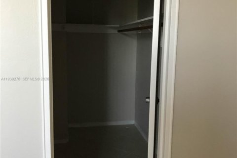 Condominio en alquiler en Bal Harbour, Florida, 1 dormitorio, 93.65 m2 № 1996965 - foto 17