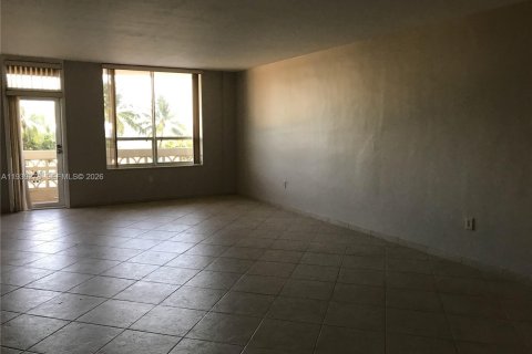 Condominio en alquiler en Bal Harbour, Florida, 1 dormitorio, 93.65 m2 № 1996965 - foto 7