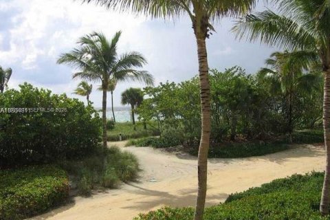 Condominio en alquiler en Bal Harbour, Florida, 1 dormitorio, 93.65 m2 № 1996965 - foto 3