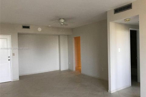 Condominio en alquiler en Bal Harbour, Florida, 1 dormitorio, 93.65 m2 № 1996965 - foto 9