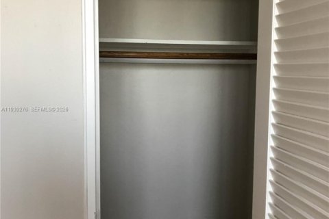 Condominio en alquiler en Bal Harbour, Florida, 1 dormitorio, 93.65 m2 № 1996965 - foto 16