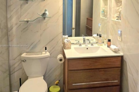 House in Pembroke Pines, Florida 3 bedrooms, 169.92 sq.m. № 1945439 - photo 26