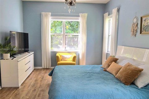 House in Pembroke Pines, Florida 3 bedrooms, 169.92 sq.m. № 1945439 - photo 19