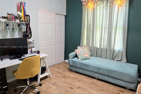 House in Pembroke Pines, Florida 3 bedrooms, 169.92 sq.m. № 1945439 - photo 25
