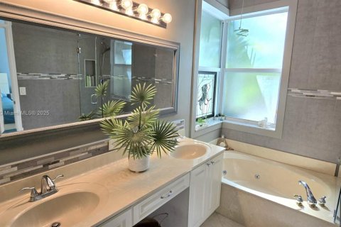 House in Pembroke Pines, Florida 3 bedrooms, 169.92 sq.m. № 1945439 - photo 22